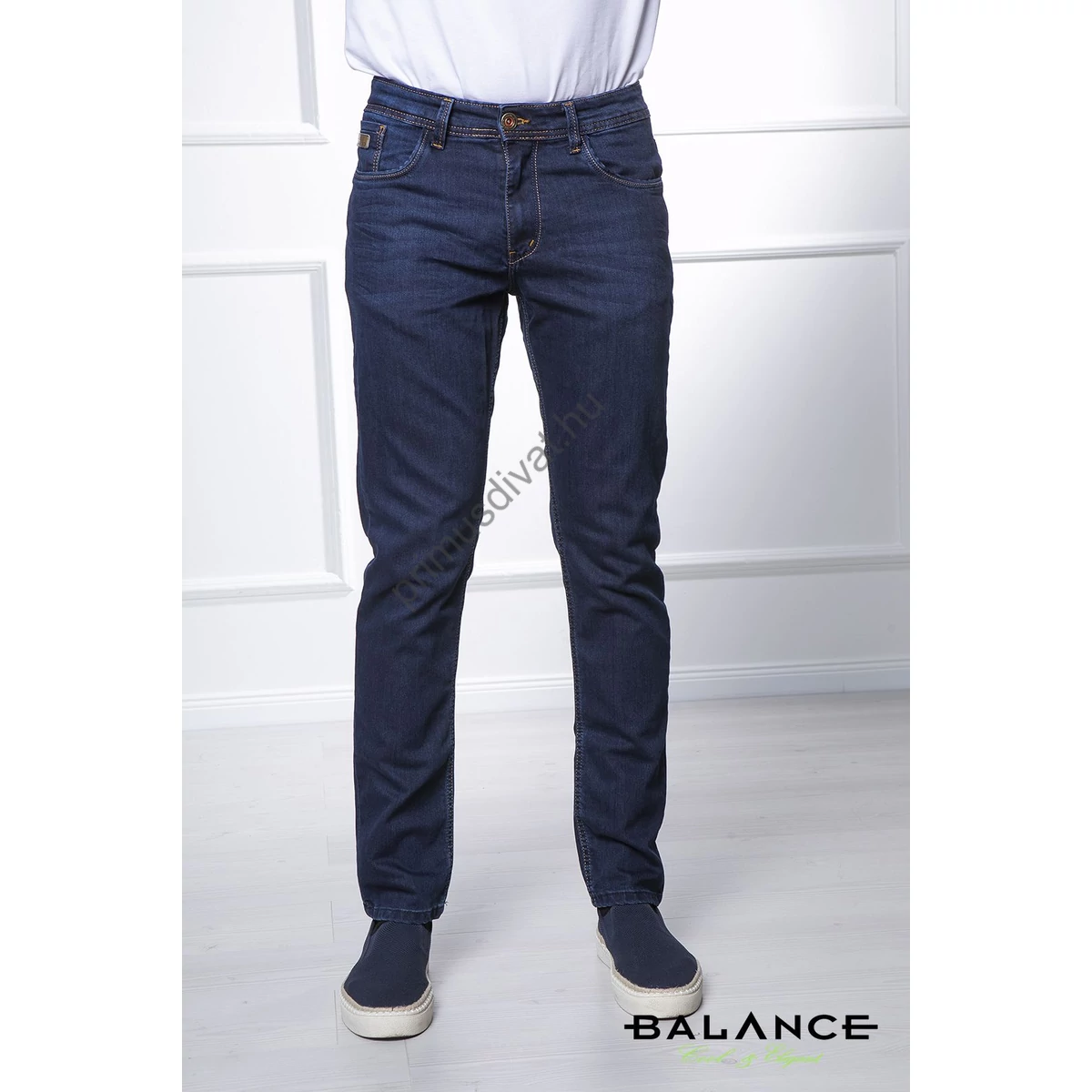 Balance sötétkék rugalmas Redbong farmernadrág. Regular-fit kicsit lazább, de nem bő fazon