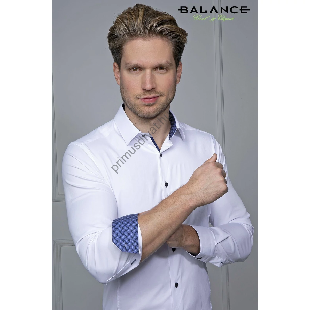 Balance rugalmas pamutszatén anyagú fehér hosszú ujjú karcsúsított Antibes slim-fit alkalmi ing, kék mintás betétekkel