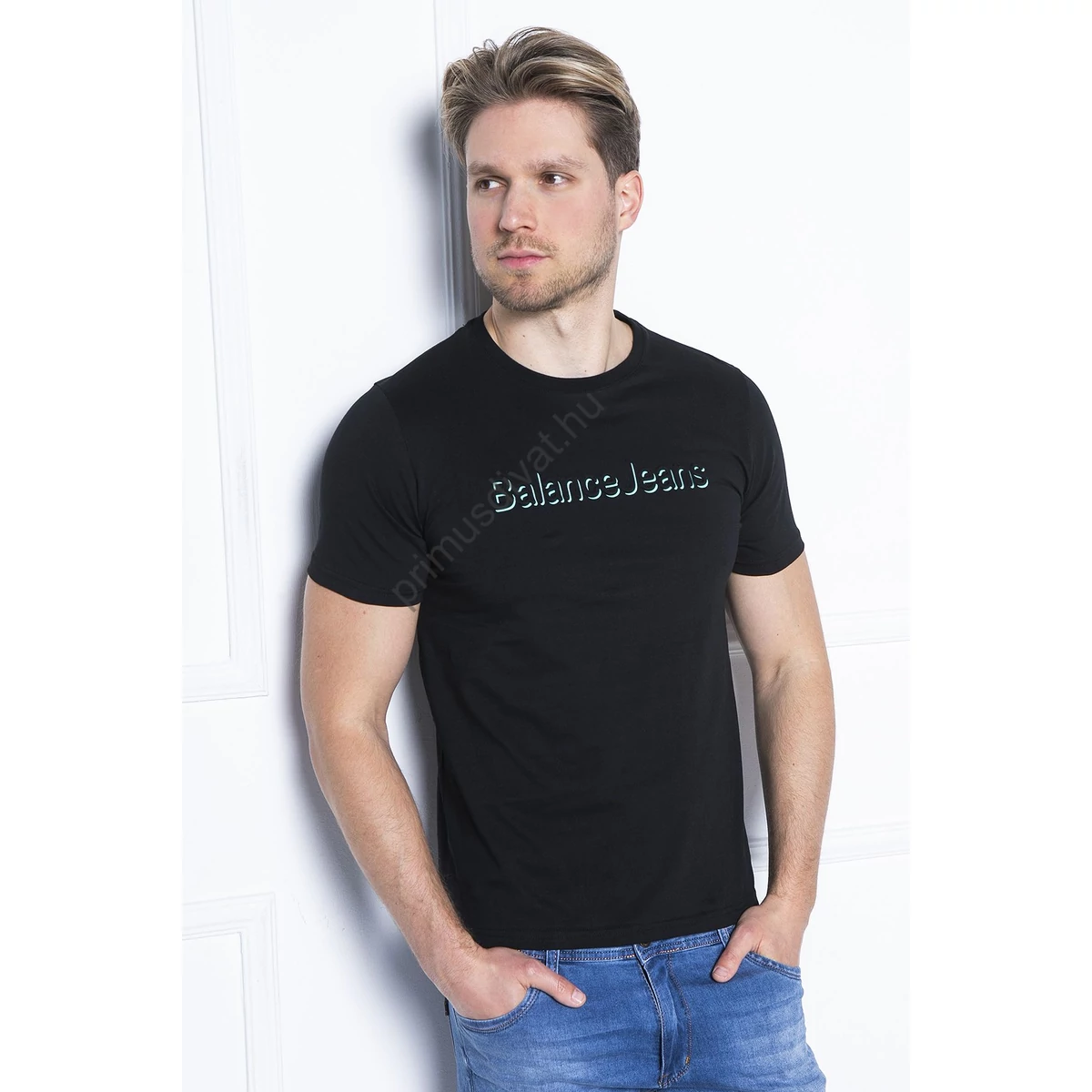 Balance környakas fekete rövid ujjú Bigpuff póló, mellén dombornyomott, árnyékolt márkafelirattal