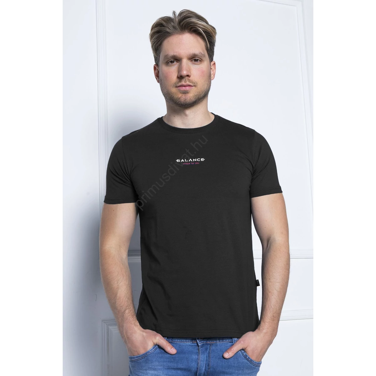 Balance környakas rövid ujjú fekete pamut B-mid póló, mellén kisméretű nyomott márkafelirattal