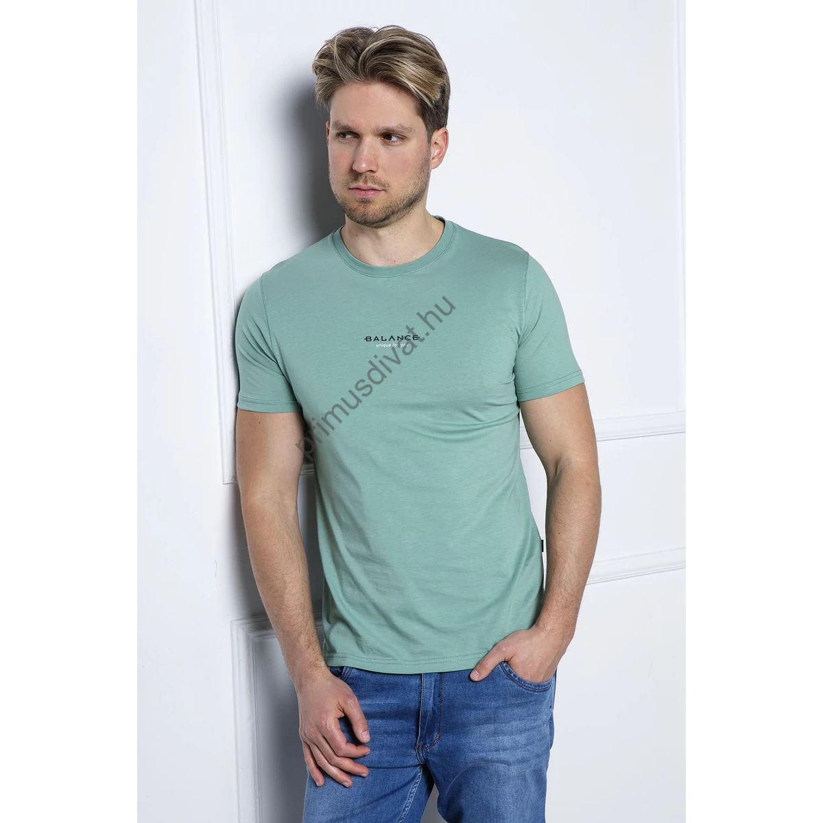 Balance környakas rövid ujjú pasztellzöld pamut B-mid póló, mellén kisméretű nyomott márkafelirattal