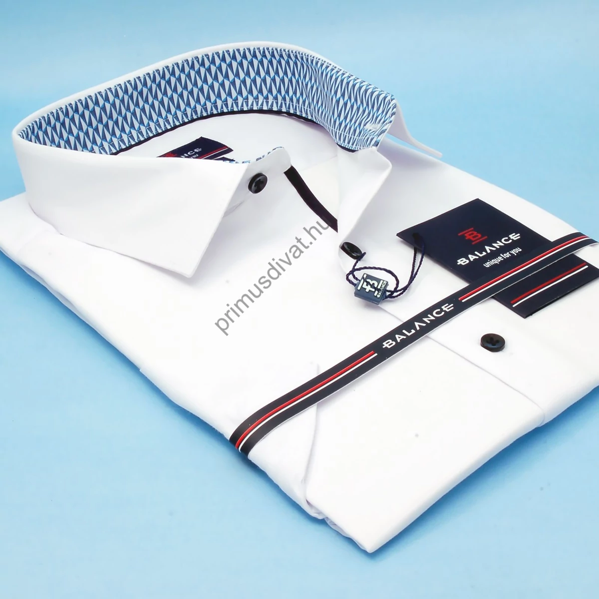 Balance normál galléros, fehér rugalmas pamutszatén, karcsúsított slim-fit rövid ujjú alkalmi Lois ing, nyaka belső oldalán kontrasztos mintás betéttel