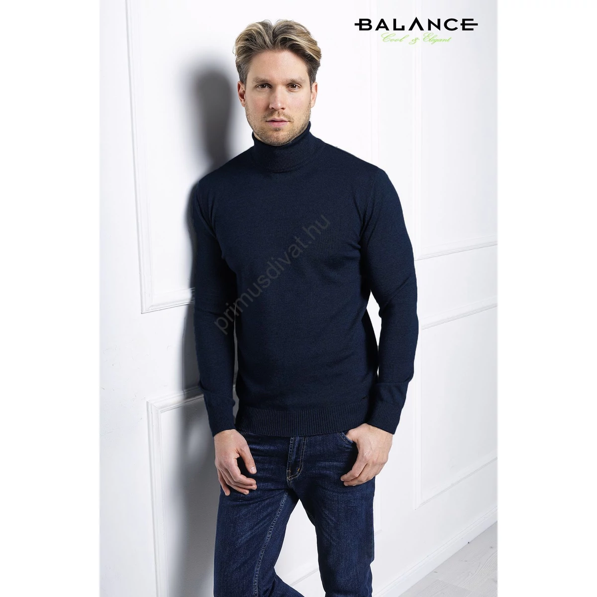 Balance vékony kötött garbós nyakú mély sötétkék színű pulóver