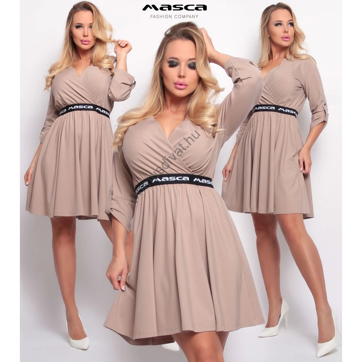 Masca Fashion húzottan ráncolt, átlapolt mellrészű, felcsatolható hosszú ujjú, loknis aljú drapp miniruha, mell alatt fekete-fehér márkafeliratos pánttal