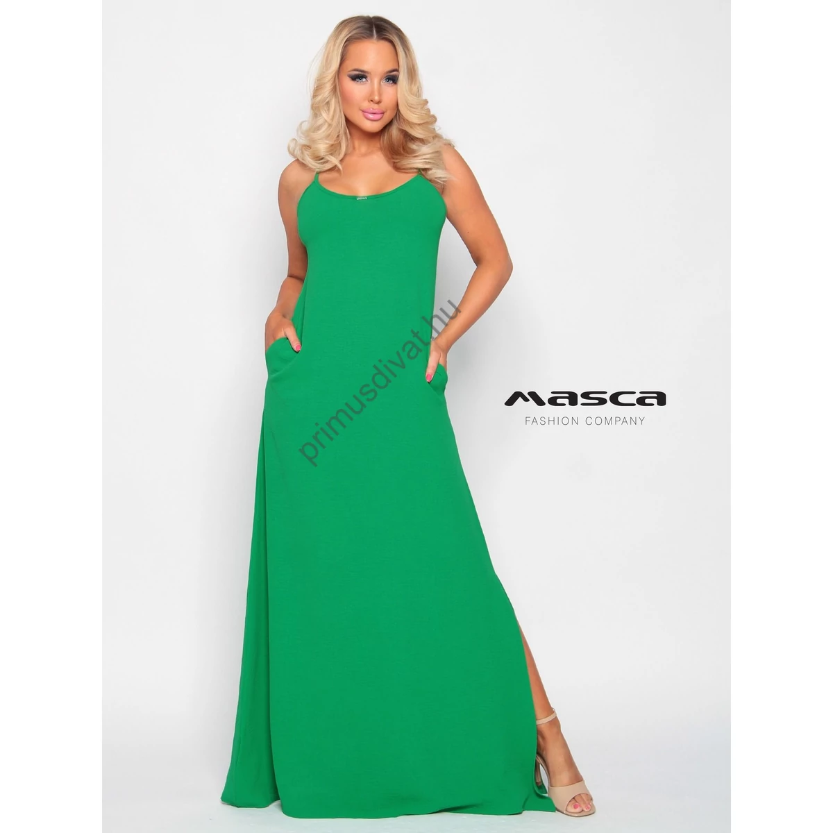 Masca Fashion élénkzöld kreppes anyagú spagettipántos, A-vonalú lenge nyári maxi ruha, oldalvarrásba rejtett zsebekkel, oldalt felsliccelve
