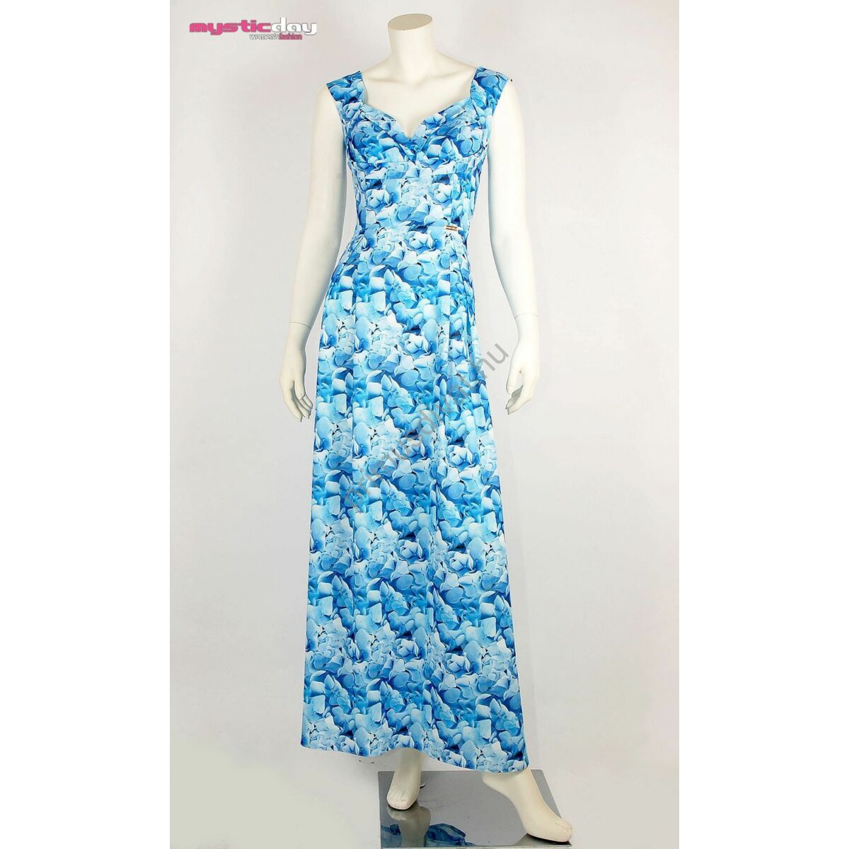 Mystic Day mellnél szabott, elején hólokkal bővített A-vonalú kék virágmintás Liza maxi ruha