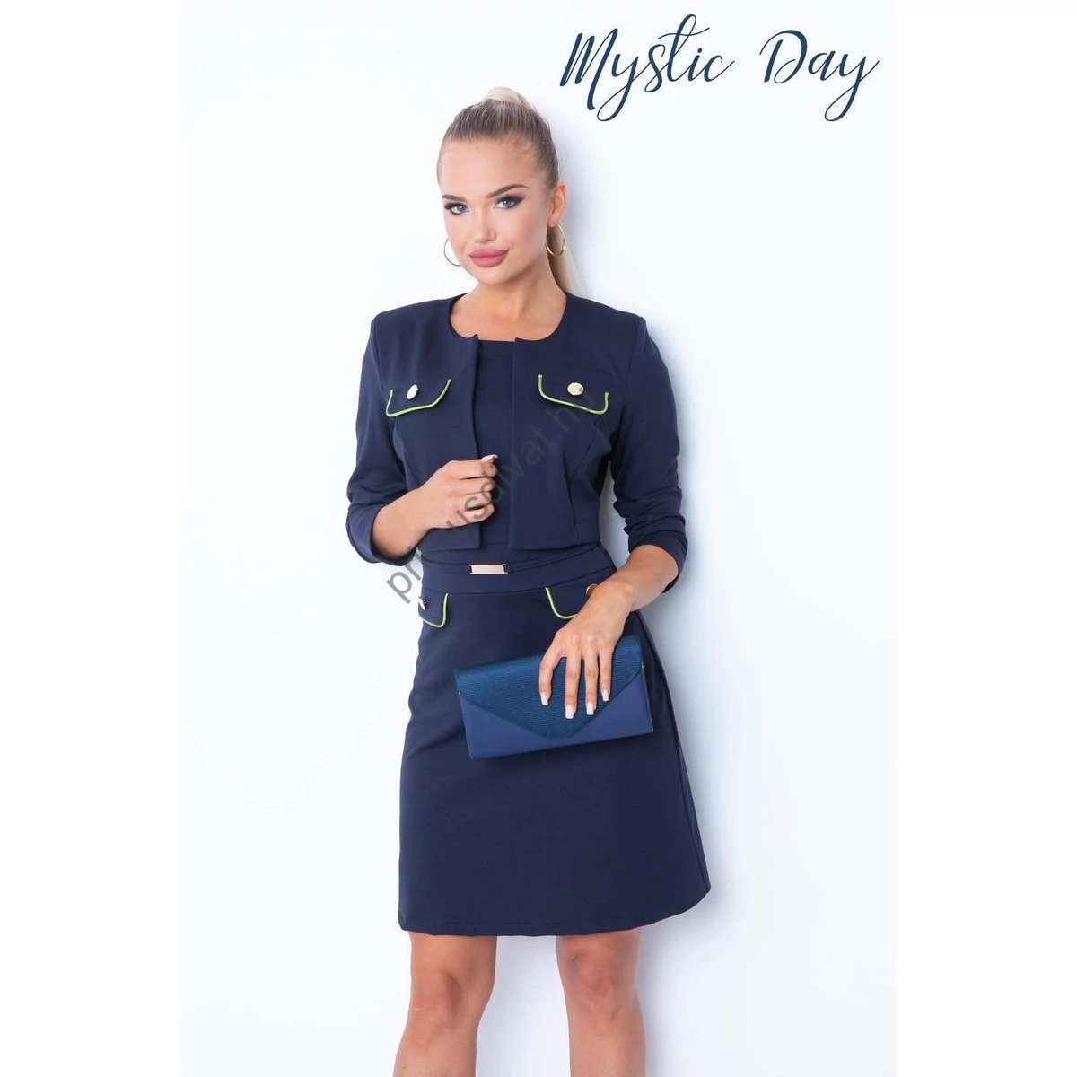 Mystic Day sötétkék punto anyagú Lucienn boleró, kivizöld paszpólos zsebfedőkkel, arany színű gombokkal