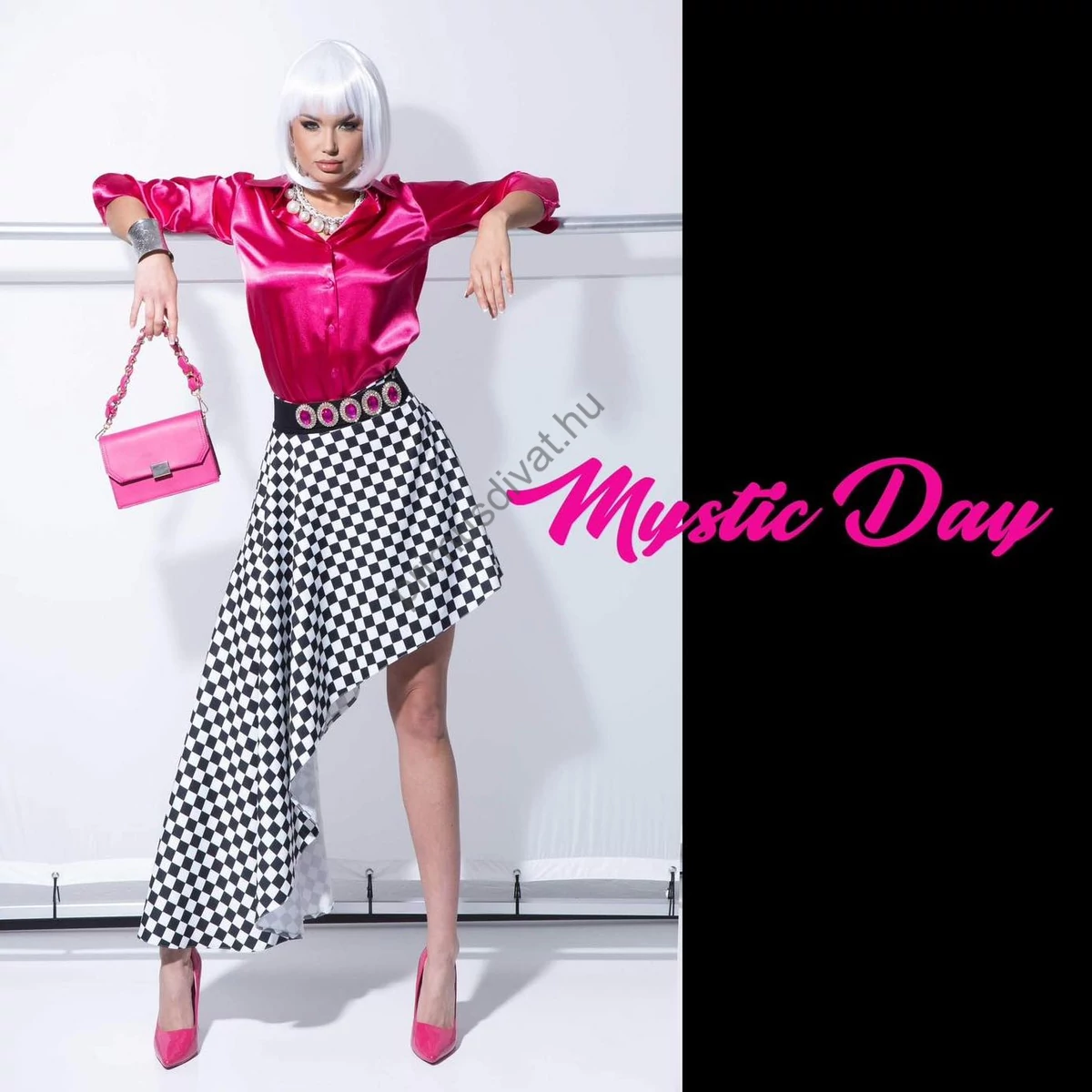 Mystic Day fekete-fehér kockás, egyik oldalán hosszabb, féloldalas loknis Tessa szoknya, hátán cipzárral (öv nélkül)