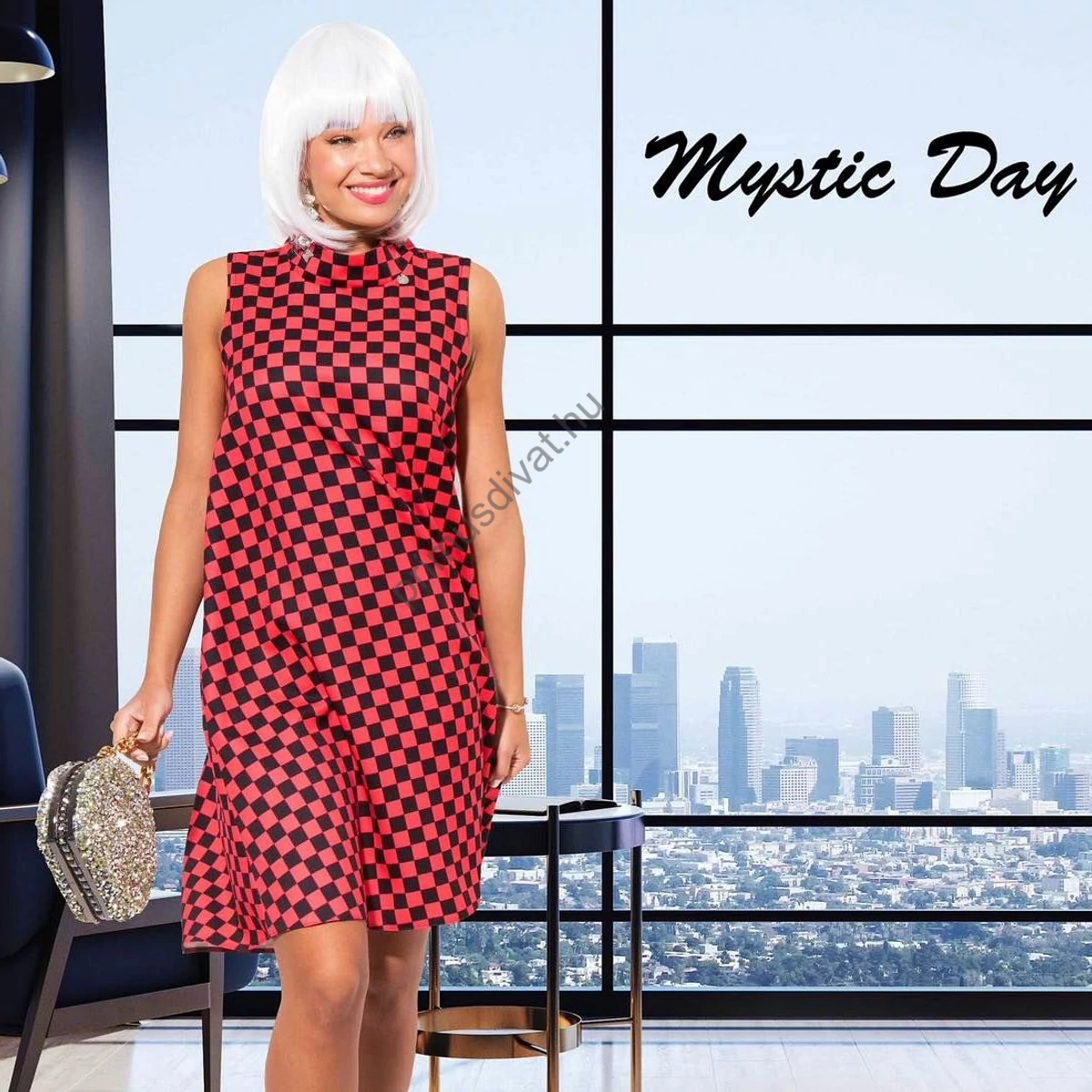 Mystic Day élénkpiros-fekete kockás A-vonalú Vivi ruha, oldalvarrásában zsebekkel, hátán rejtett cipzárral (öv nélkül)