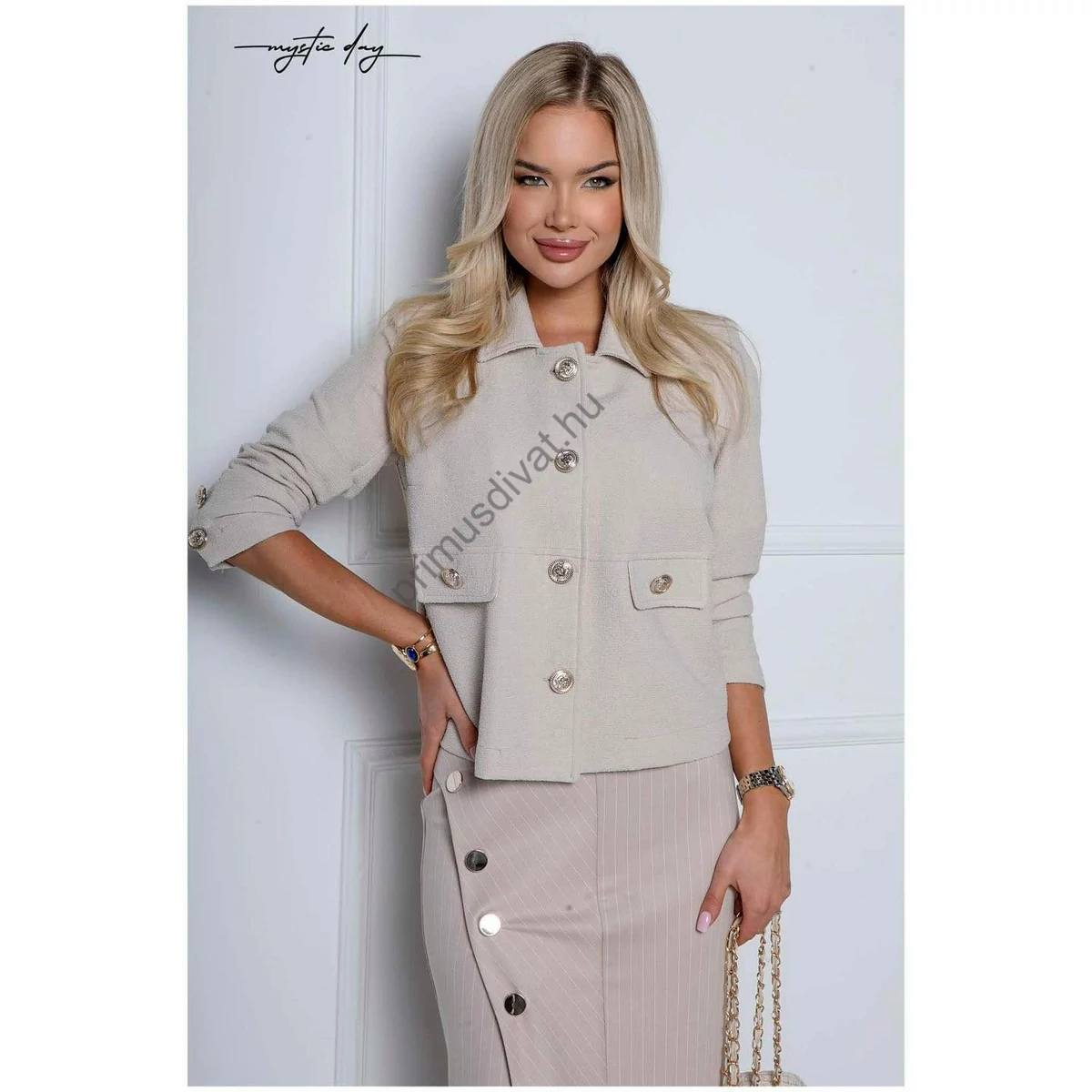 Mystic Day egyenes vonalú, bézs színű rugalmas buklé anyagú, négy gombos béleletlen Genova blézer, kiskabát