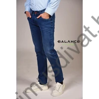 Balance enyhén koptatott középkék, rugalmas Parun farmernadrág. Regular-fit, kicsit lazább, de nem bő fazon.