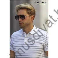 Balance bordásan hurkolt sötétkék csíkos fehér, galléros-gombos nyakú Lyner rövid ujjú póló. Mellén hímzett Balance monogram, oldalába bevarrva kis szövött címke található