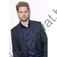 Balance kék négyzetrács mintás (kockás) rugalmas szövet anyagú két gombos, két slicces karcsúsított Loeben zakó Balance kék négyzetrács mintás (kockás) rugalmas szövet anyagú két gombos, két slicces karcsúsított Loeben zakó