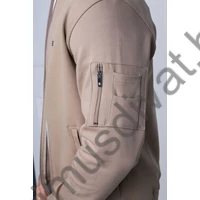 Balance vastagabb, jó tartású pamut anyagú drapp, cipzáras, bomber fazonú Diablo kardigán, oldalán két rejtett cipzáras zsebbel, bal ujján zseb rátét díszítéssel