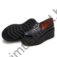 Victoria Gotti platformos fekete lakkbőr félcipő
