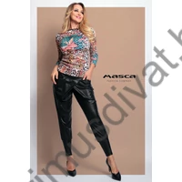 Masca Fashion csónaknyakú, színes állat- és indamintás szűk hosszú ujjú felső, nyakán sötétbarna szegővel