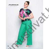 Masca Fashion sötétkék alapon virágmintás, környakas lezser rövid ujjú felső, csípőjén gumis behúzással