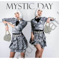Mystic Day rövid állású fekete-fehér várostérkép mintás Antonió blézer, 2 címermintás fém gombbal