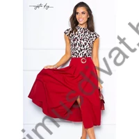 Mystic Day bordó színű rugalmas szövött anyagú, lefelé bővülő midi szoknya, elején sliccelt, anyagából készült csatos övvel, hátán cipzárral záródik