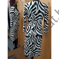 Mystic Day zöld-fekete-ekrü-bézs mintás rugalmas anyagú, hasnál húzott, átlapolt mellrészű háromnegyedes ujjú Doroti ruha