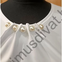 Mystic Day ekrü színű rövid ujjú szűk Ágota felső, nyaknál gyöngyökkel díszítve