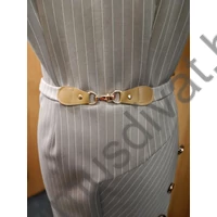 Mystic Day középbarna, ekrü hajszálcsíkos, jó tartású rugalmas szövet anyagú, rövid ujjú Marbell ruha, anyagából készült övvel