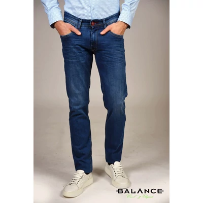 Balance enyhén koptatott középkék, rugalmas Parun farmernadrág. Regular-fit, kicsit lazább, de nem bő fazon.