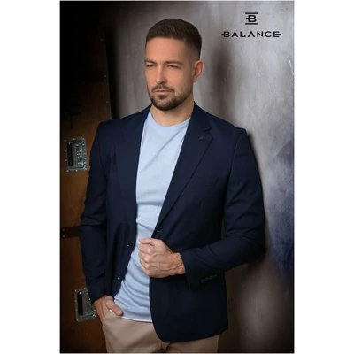 Balance extra rugalmas, szövött pamut anyagú sötétkék színű, két gombos, két slicces karcsúsított Carlo zakó Balance extra rugalmas, szövött pamut anyagú sötétkék színű, két gombos, két slicces karcsúsított Carlo zakó