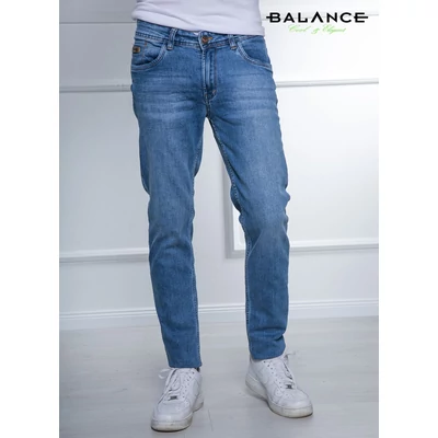 Balance világos koptatású középkék, rugalmas enyhén szűk szárú Kris farmernadrág Balance világos koptatású középkék, rugalmas enyhén szűk szárú Kris farmernadrág