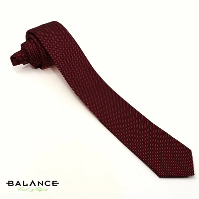 Balance apró ezüst pöttyös, anyagában szövött mintás sötétbordó keskeny selyem nyakkendő Balance apró ezüst pöttyös, anyagában szövött mintás sötétbordó keskeny selyem nyakkendő