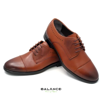 Balance fűzős bőr alkalmi férfi cipő, színátmenetes camel-barna színben, díszítő tűzésekkel és lyukmintás betétekkel