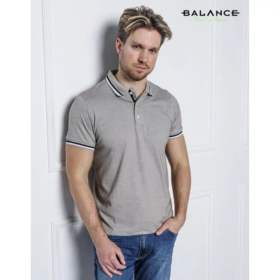 Balance drapp-melange rugalmas pamut anyagú rövid ujjú gombos-galléros nyakú Basel póló, gallérján és ujján fekete-fehér paszpóllal Balance drapp-melange rugalmas pamut anyagú rövid ujjú gombos-galléros nyakú Basel póló, gallérján és ujján fekete-fehér paszpóllal