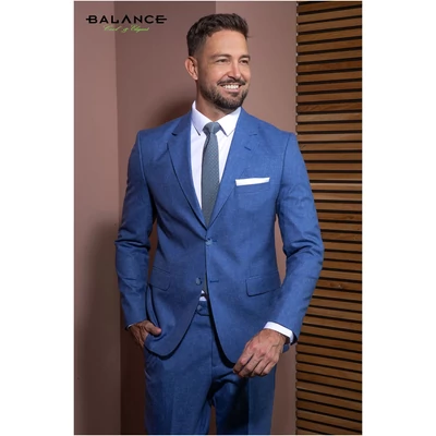 Balance két részes, karcsúsított fazonú, két slicces két gombos, strukturált, mintázott felületű élénk középkék színű Raul öltöny