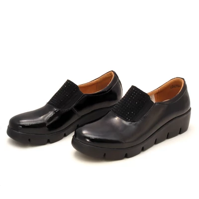 Filippo belebújós fekete lakkbőr félcipő, elején strasszköves gumis betéttel