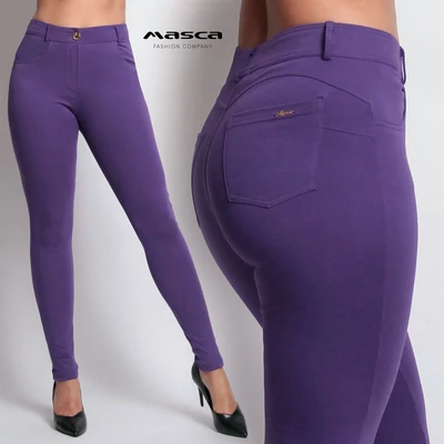 Masca Fashion magasított derekú, farmeres szabásvonalú elasztikus punto püspöklila nadrág, hátul íves szabással, zsebekkel Masca Fashion magasított derekú, farmeres szabásvonalú elasztikus punto püspöklila nadrág, hátul íves szabással, zsebekkel