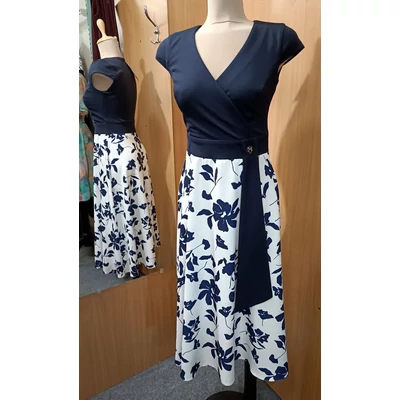 Mystic Day egyszínű, átlapolt mellrészű, ekrü-sötétkék mintás, enyhén bővülő szoknyarészű rugalmas, rövid ujjú Athéna midi ruha, lenge anyagból