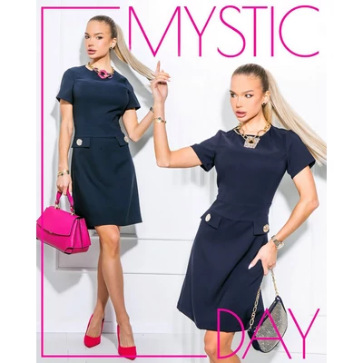 Mystic Day rugalmas szövött anyagú sötétkék Loréna ruha, derékban szabott, lefelé enyhén bővülő aljjal, csípőjén arany színű gombokkal díszített zsebfedőkkel